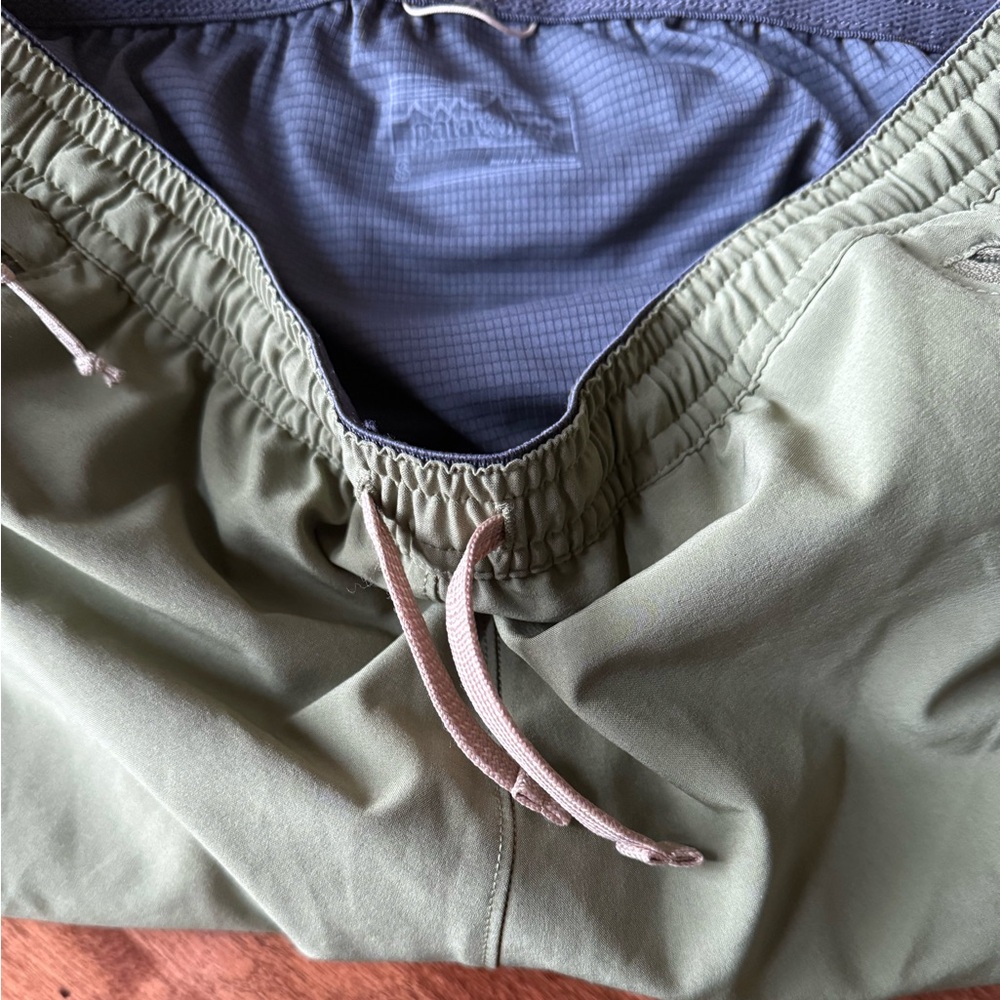 Patagonia Men's 8 inch 9 trails shorts - Picture 5 of 5